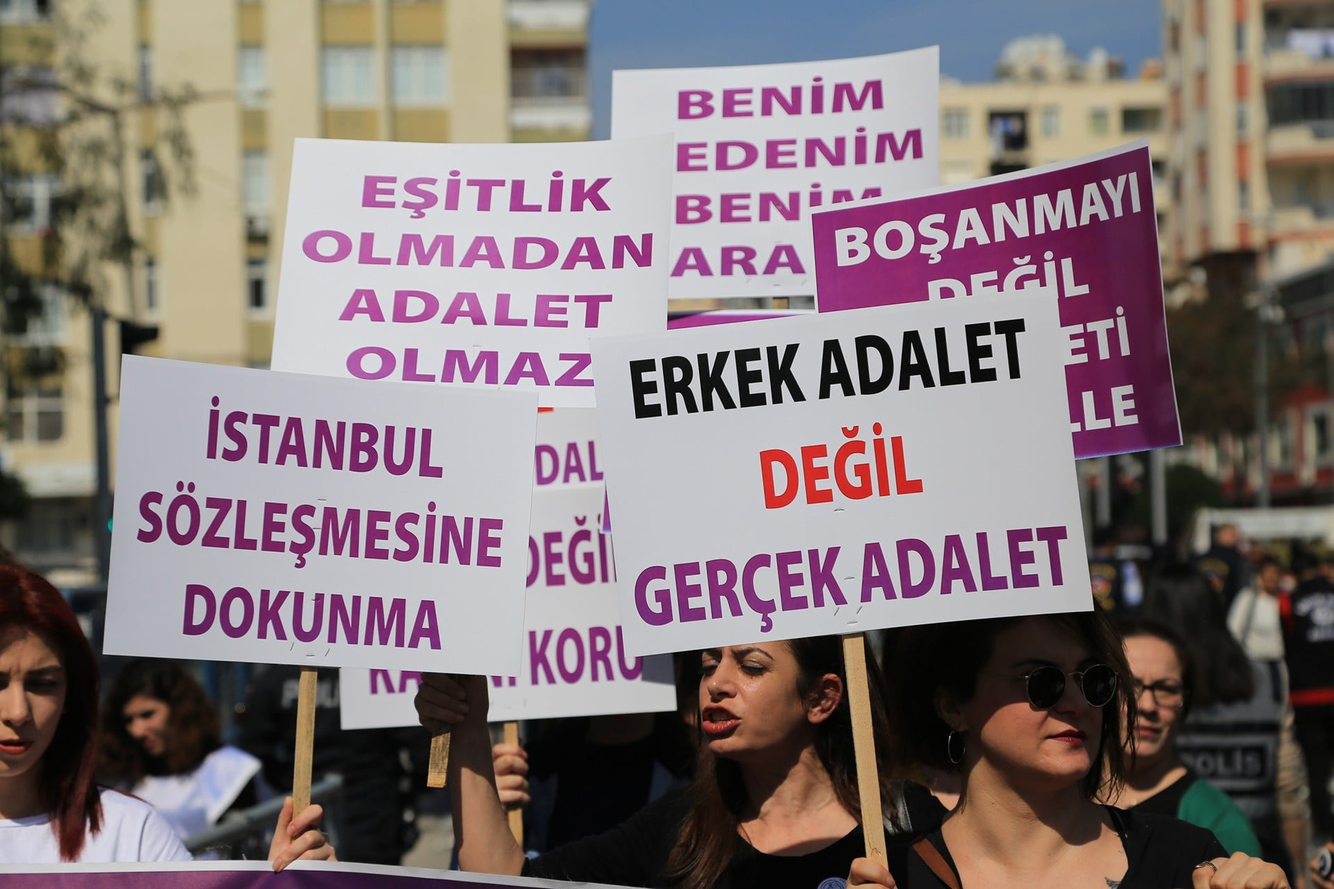 Peymana Stenbolê û çalakiyên jinan
