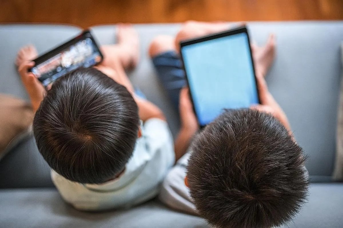 Ewropa telefonan li zarokan qedexe dike