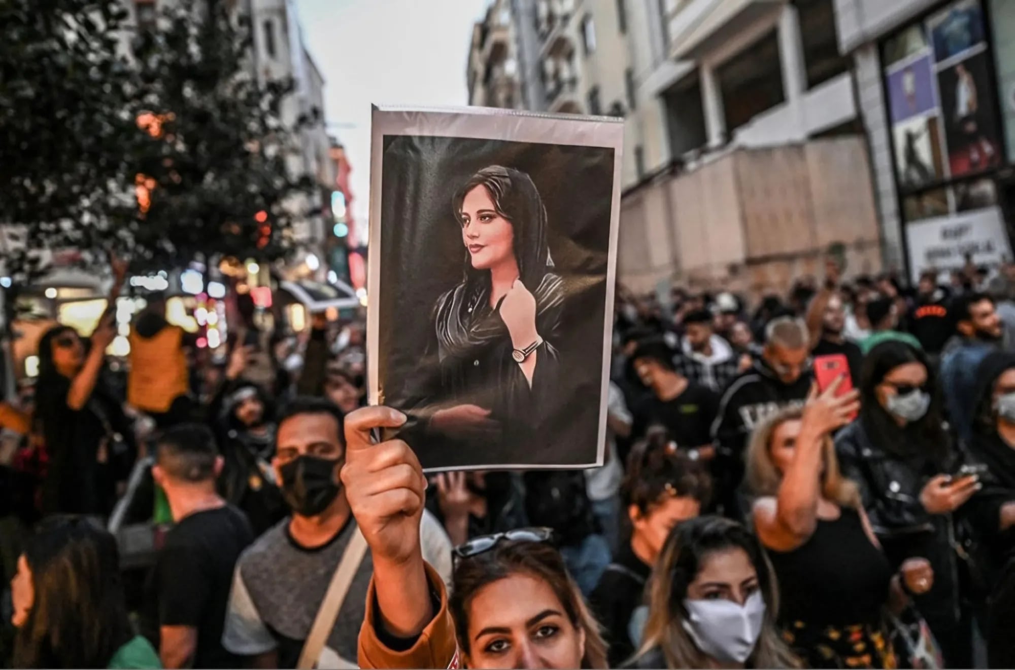 Ji rojhilatê Kurdistanê ber bi şoreşa jinan ya cîhanî ve