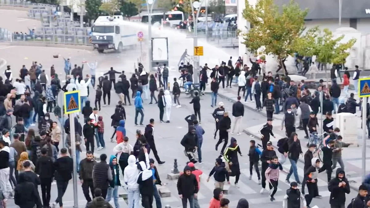 Azadî di têkoşînê de ye!
