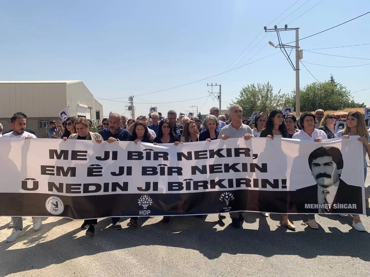 Mehmet Sîncar li ser gora xwe hat bibîranîn