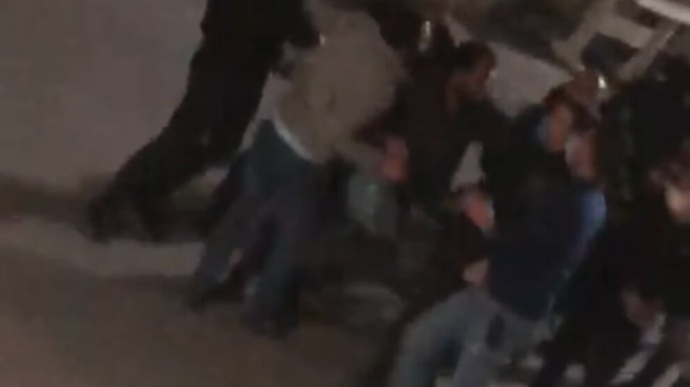 Kanîreş de polîsan ciwanêk derb kerd
