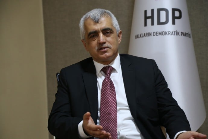 Gergerlîoglu: Serî natewînim, teslîm nabim