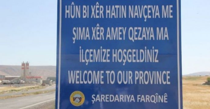 Qeyûmê Farqînê tabelaya bi kurdî rakir