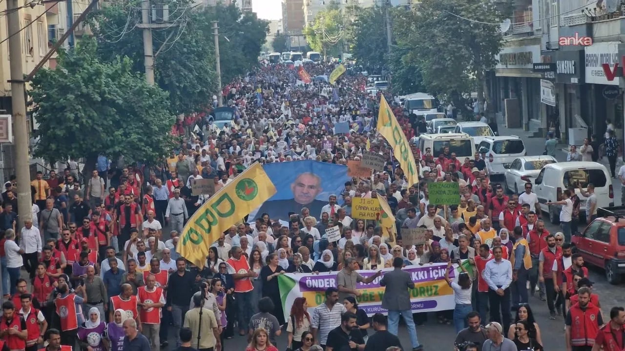 Dengê kolanan û qadên têkoşînê