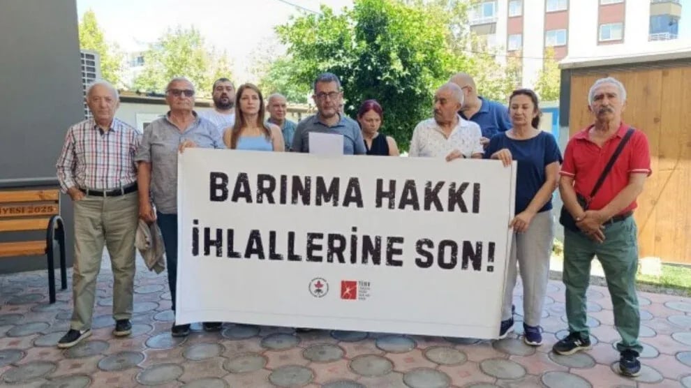 ÎHDê nerazîbûn nîşanî valakirina konteynirên li herêma erdhejê da