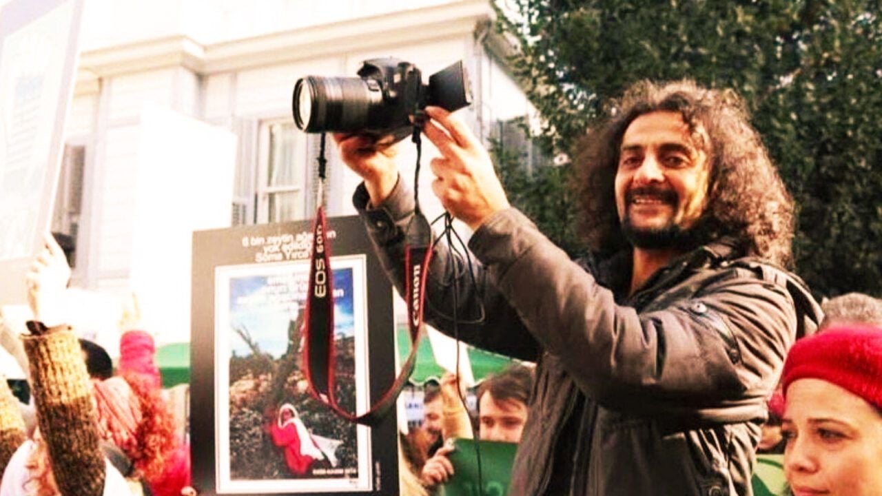 Ji kujerên rojnameger Hakan Tosûn re cezayê muebedê hat dayîn