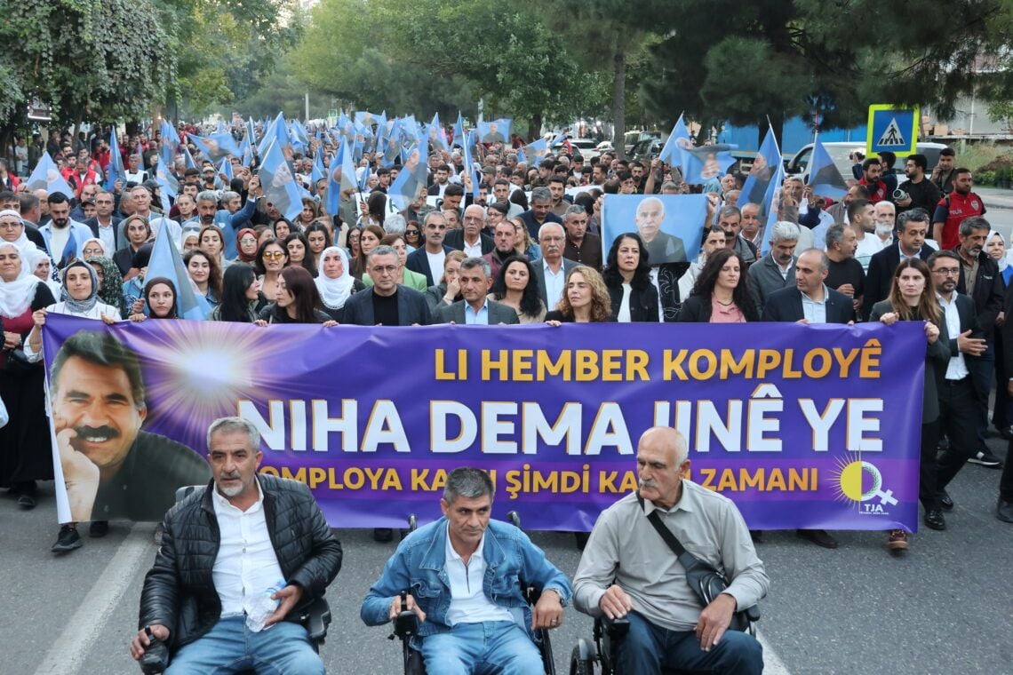 Ji Komploya Navneteweyî ber bi Banga Aştiyê ve 
