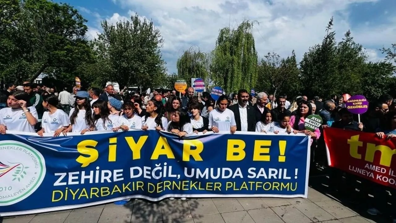 Têkoşîna civaka polîtîk û exlaqî
