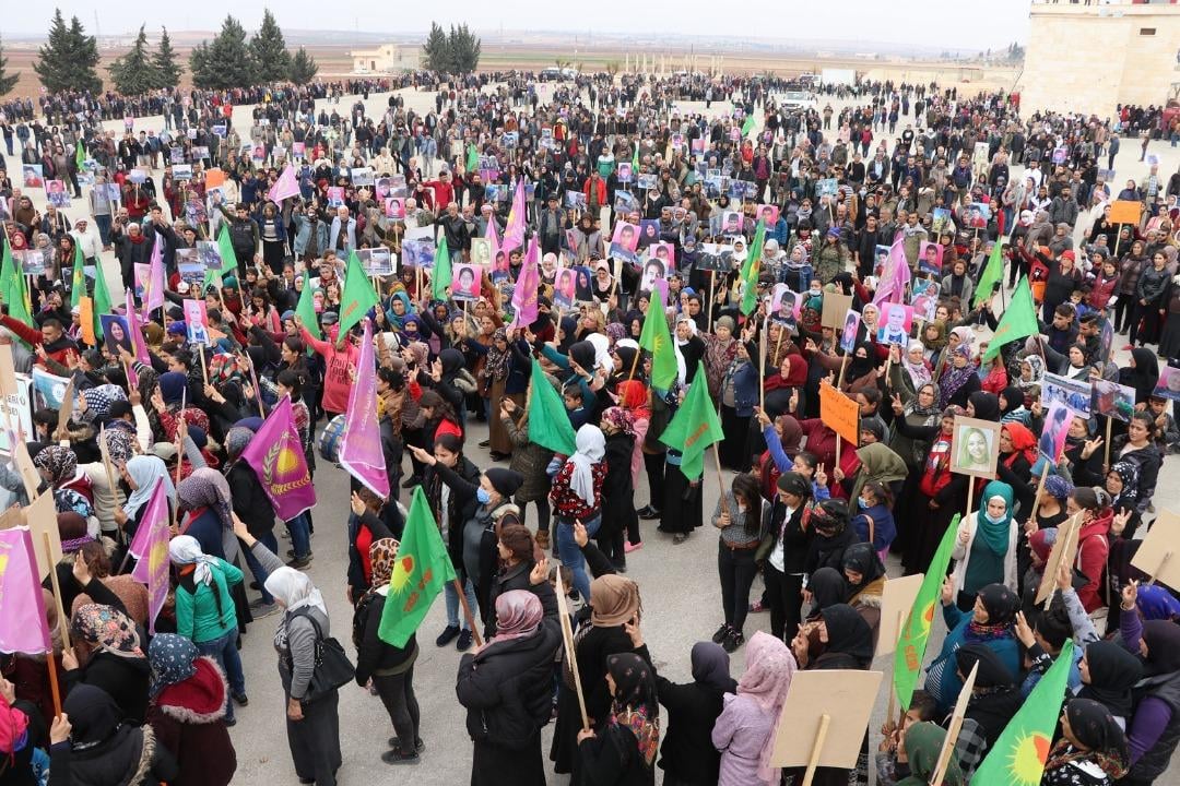 Jinên Efrînê di têkoşîna azadiyê de bi israr in