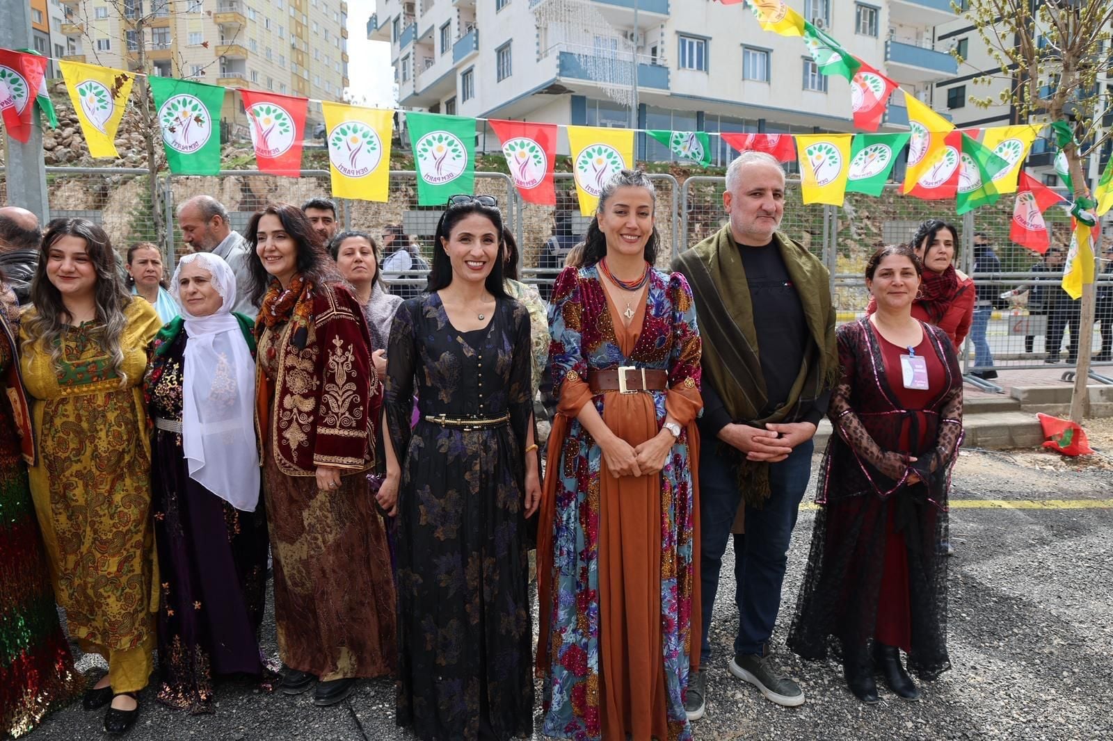  Mehmet Bîngul: Îro gelê kurd bi milyonan diherike qadan