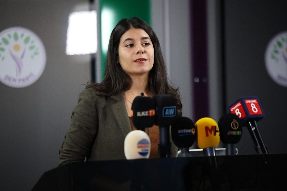 Bêrîtan Guneş daxwaza rakirina astengiyan û perwerdehiya bi kurdî kir