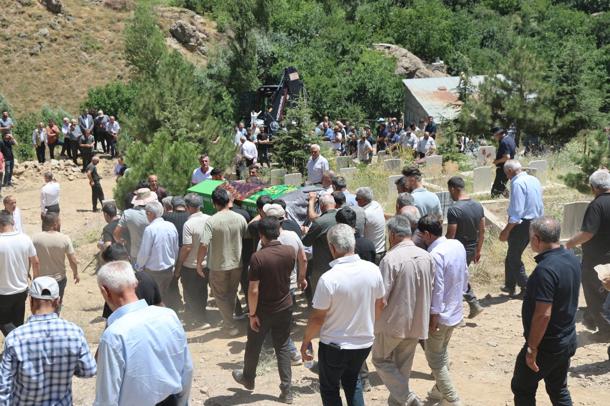 Sînemager Mûrat Çîçek hat veşartin