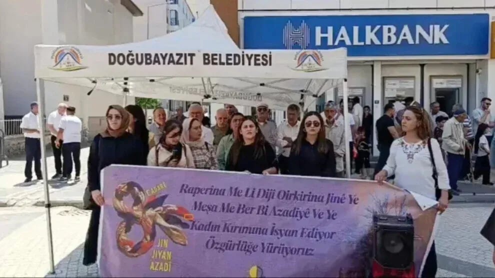 DEM Partiyê li dijî bijîşkê ku derbarê 'sunetkirina jinan' de parvekirin kiribû nerazîbûn nîşan da