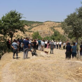 Gundiyên Geliyê Periyê li dijî peravê derketin 