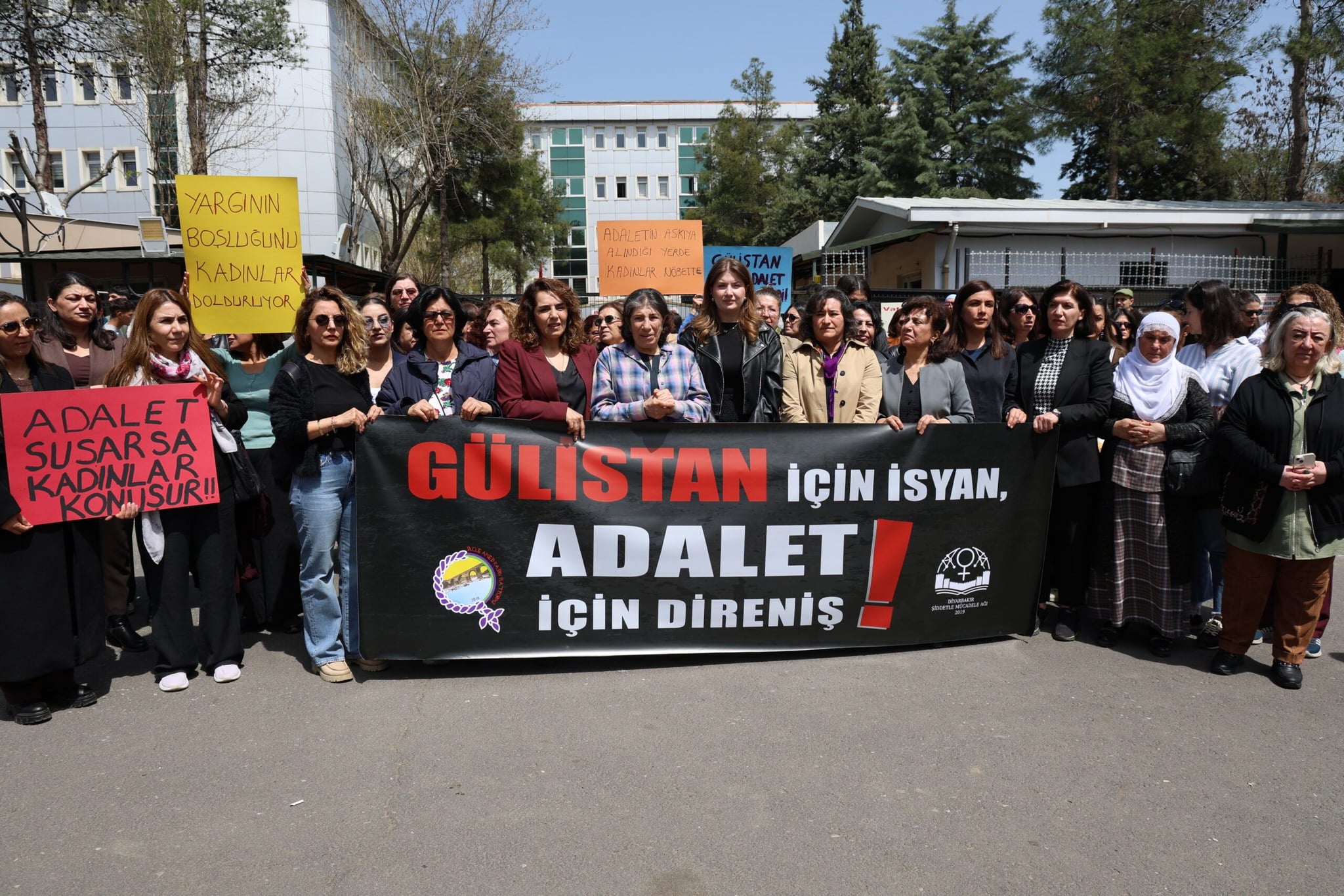 Jinan li Amedê got: Em ê ji bo Gulistan, Rojwelat û Rojînê têbikoşin