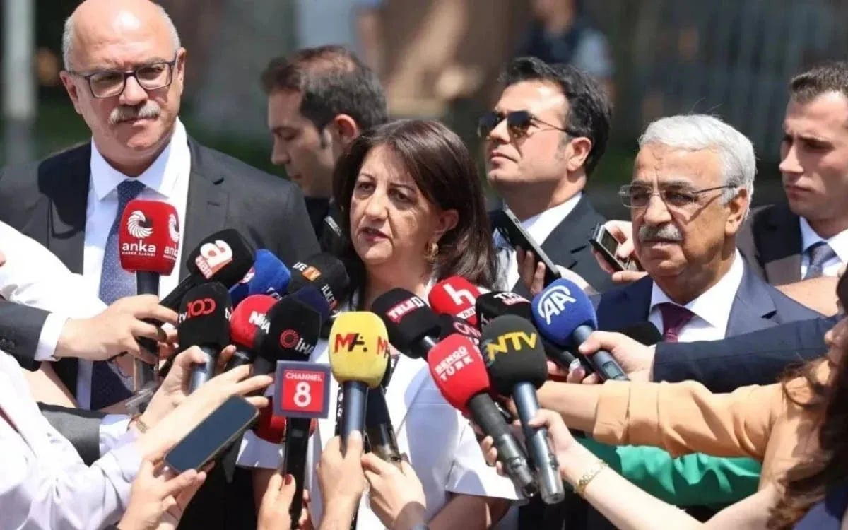 Heyeta Îmraliyê bi heyeta AKPê re civiya