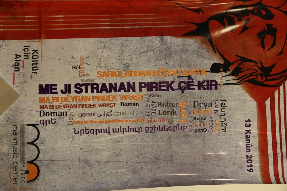 Ma Muzîkê ji stranan pirek çêkir