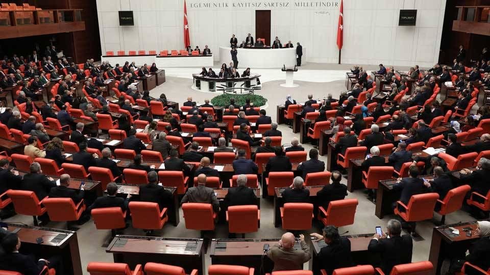 Qanûna çarçoveyî li Meclisê ye