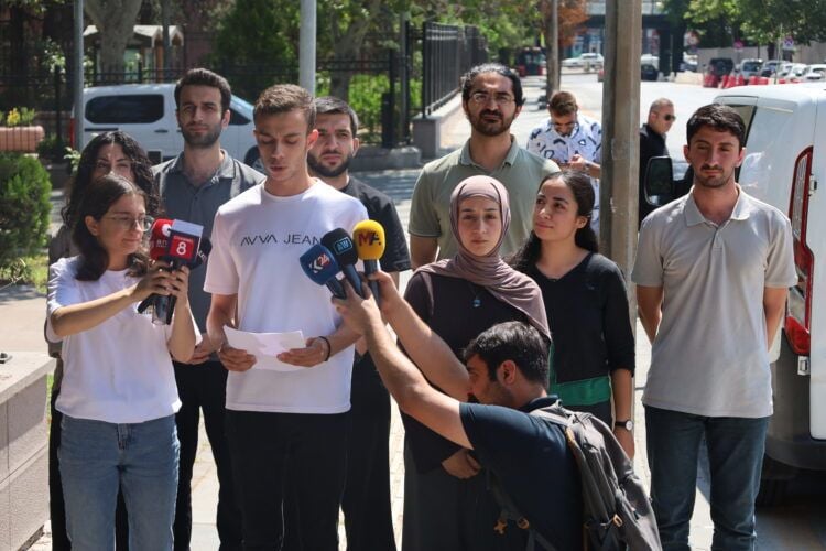 Meclîsê Ciwanan ê DEM Partî seba pêvînayîşê Ocalanî reyde muracat kerd