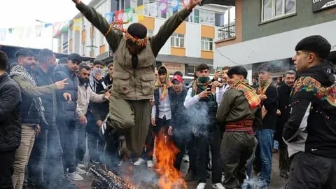 Pîrozbahiyên Newrozê didomin