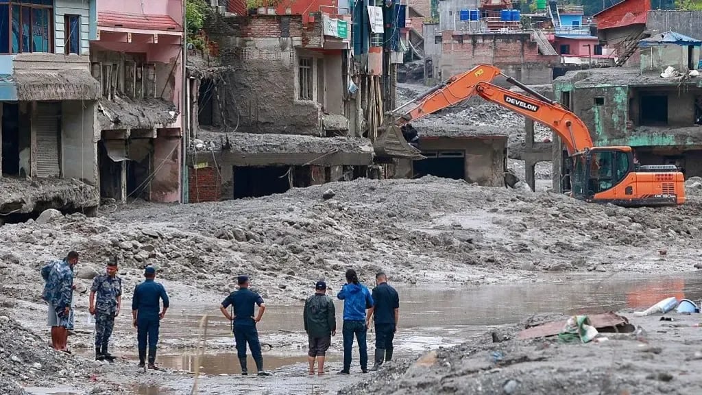 Bobelatê Nepalî de zêdeyî 626 kesî merdê, xebata cîgêrayîşê vîndîbîyayan dewam kena