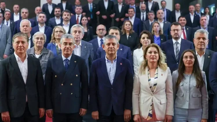 90 parlamenter ji CHPê veqetiyan: Îro serlêdana partiya nû tê kirin