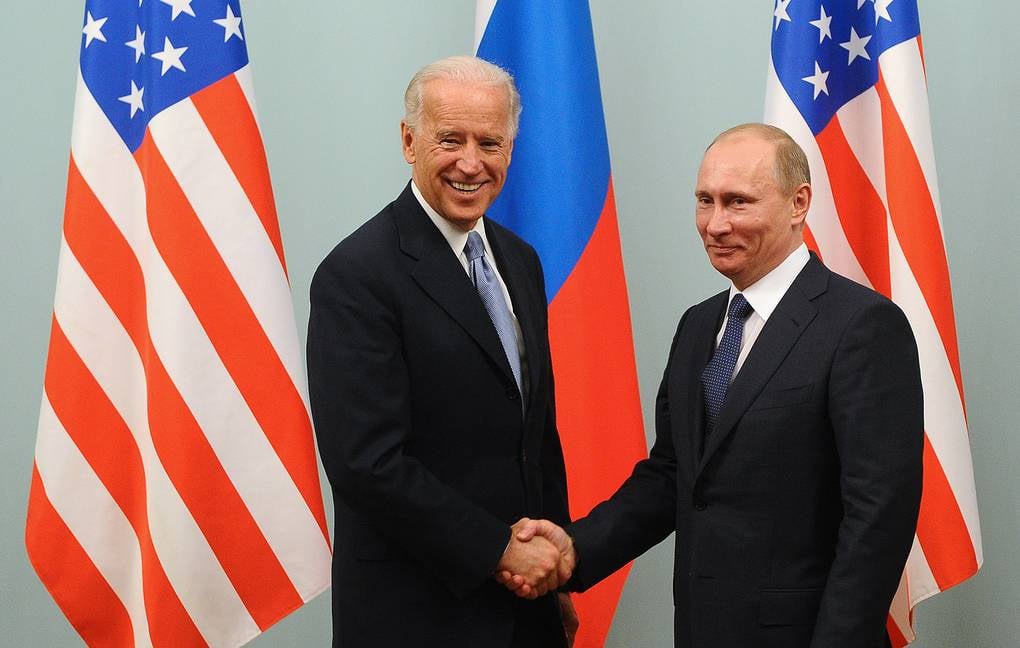 Hevdîtina Putin û Biden dest pê kir