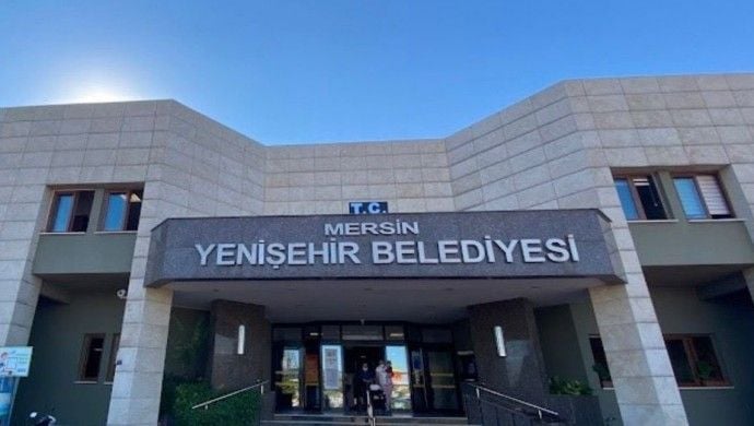 Bi ser Şaredariya Yenîşehîrê ya Mêrsînê de girtin