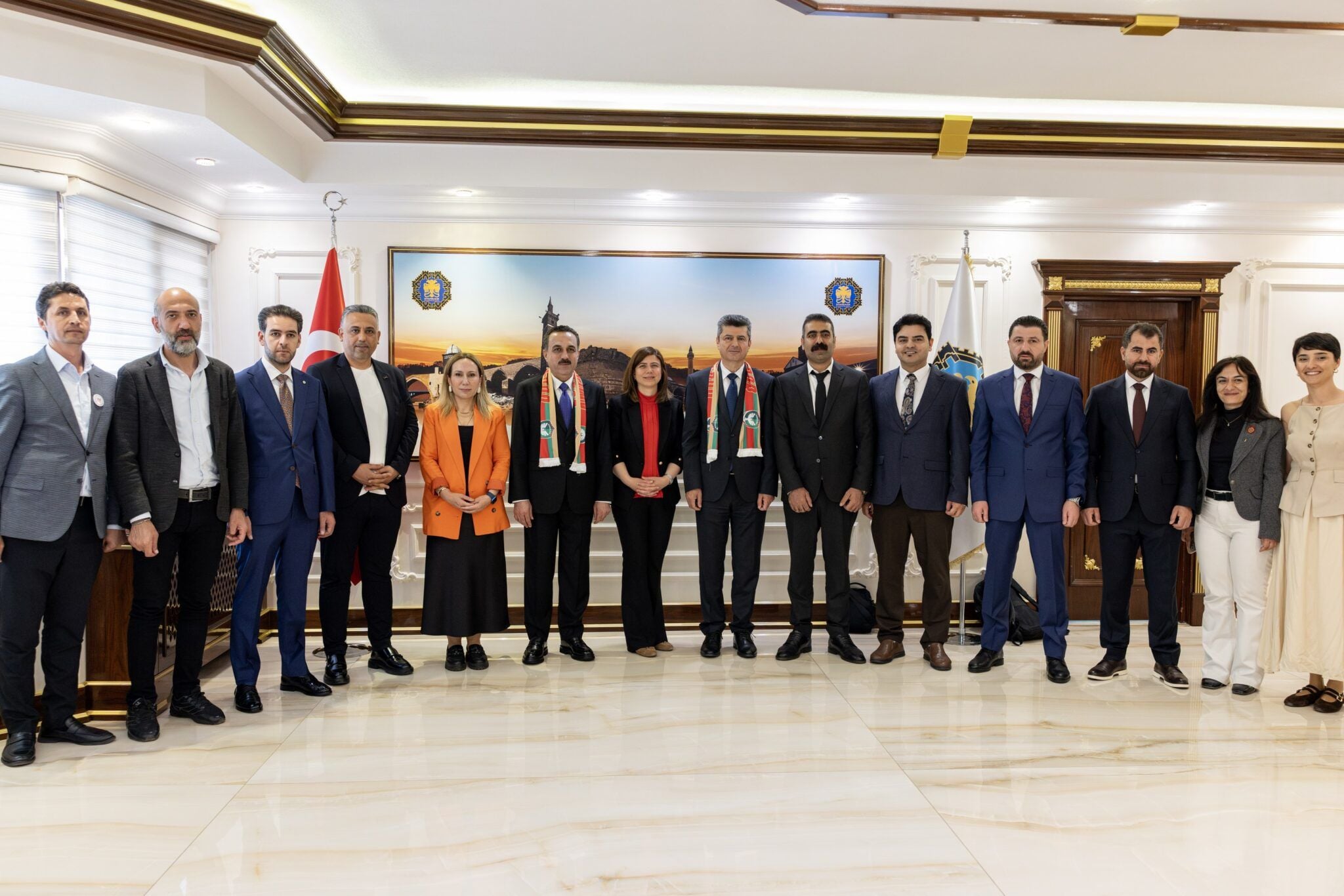 Waliyên Hewlêr û Dihokê serdana Şaredariya Amedê kirin