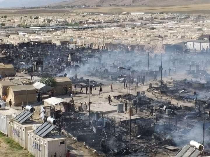 Kampa şêniyên Şengalê ya li Duhokê şewitî