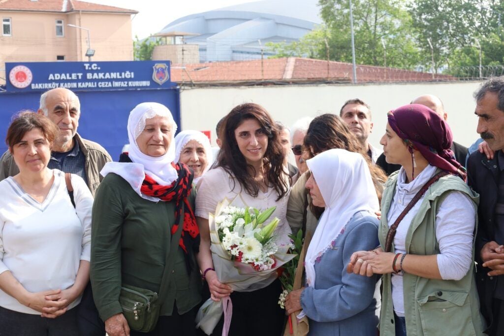 Zozan Çîçek hate berdan