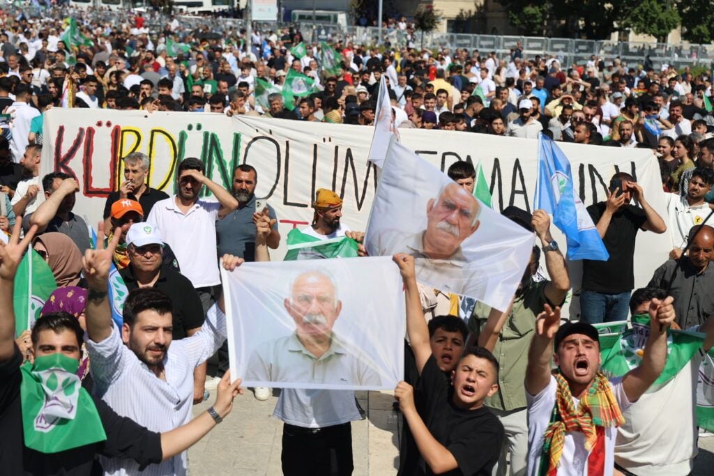 Li qada Mitînga Azadiyê wêneyên Abdullah Ocalan vekirin
