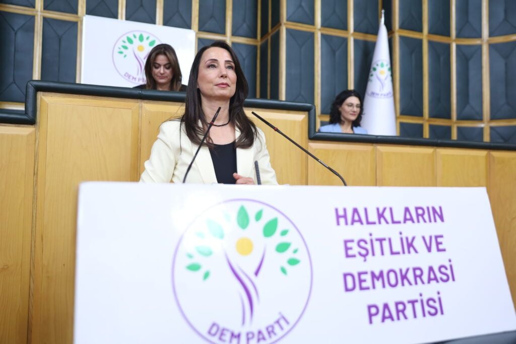 Tulay Hatîmogullari: Çareserî bi bingeheke hiqûqî li ser wekheviyê pêkan e
