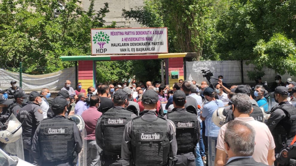 Mîtîngên ziman tên astengkirin
