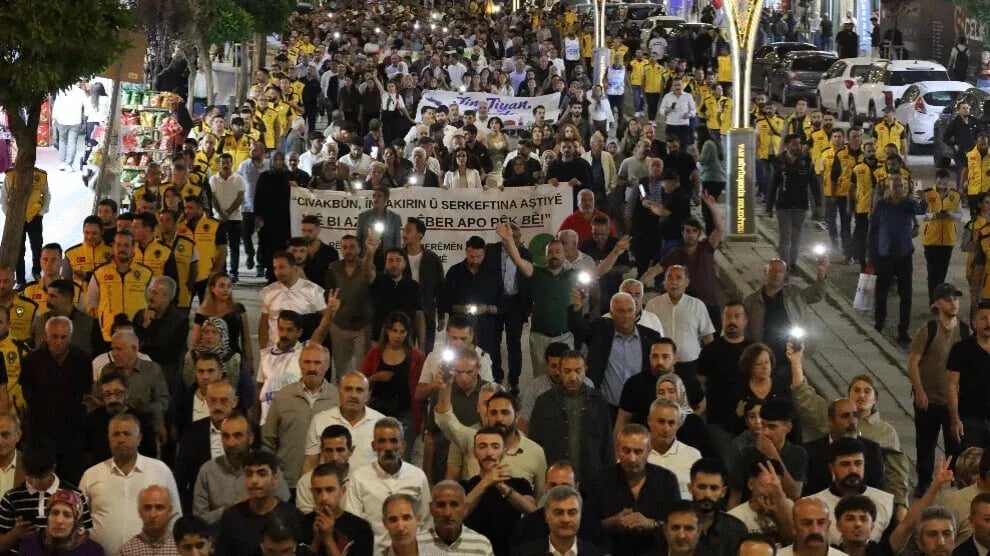 Wan de şar Roja Haştîye de seba azadîya Rayber Apoyî qîra