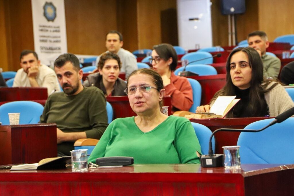 Şaredariya Amedê kursên kurdî dide