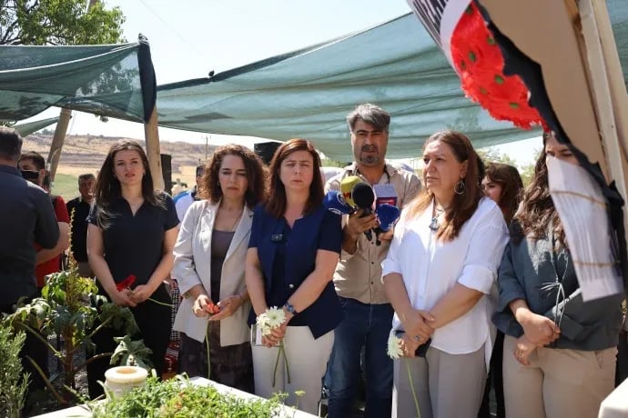 Narîn Guran bi bîr anîn