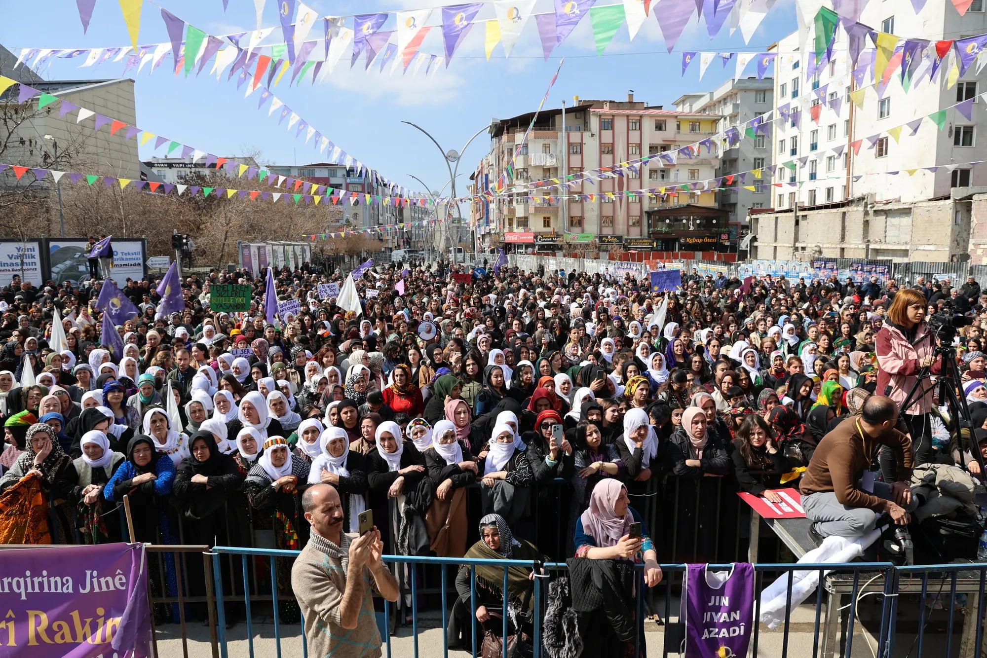 Jinan di mîtîngê de azadiya Abdullah Ocalan xwestin