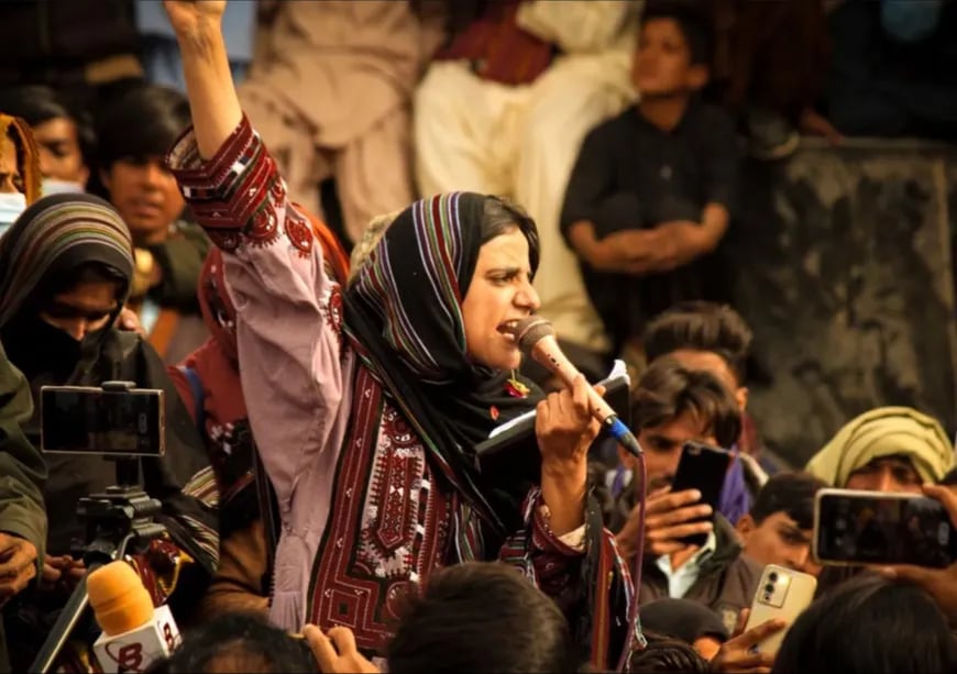 Dur Bîbî ya Belucî: Jin Jiyan Azadî banga azadiyê ye