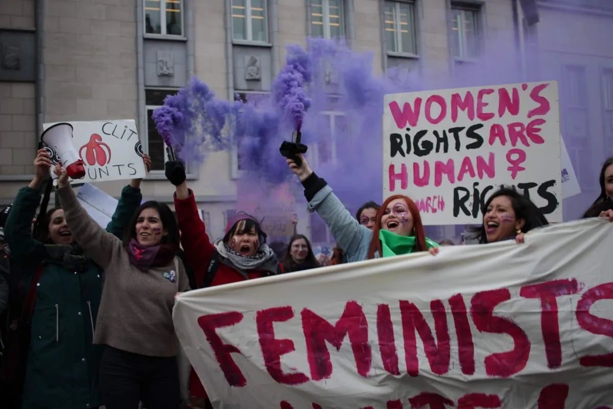 Di demên şer û pevçûnê de helwesta perspektîfên femînîst