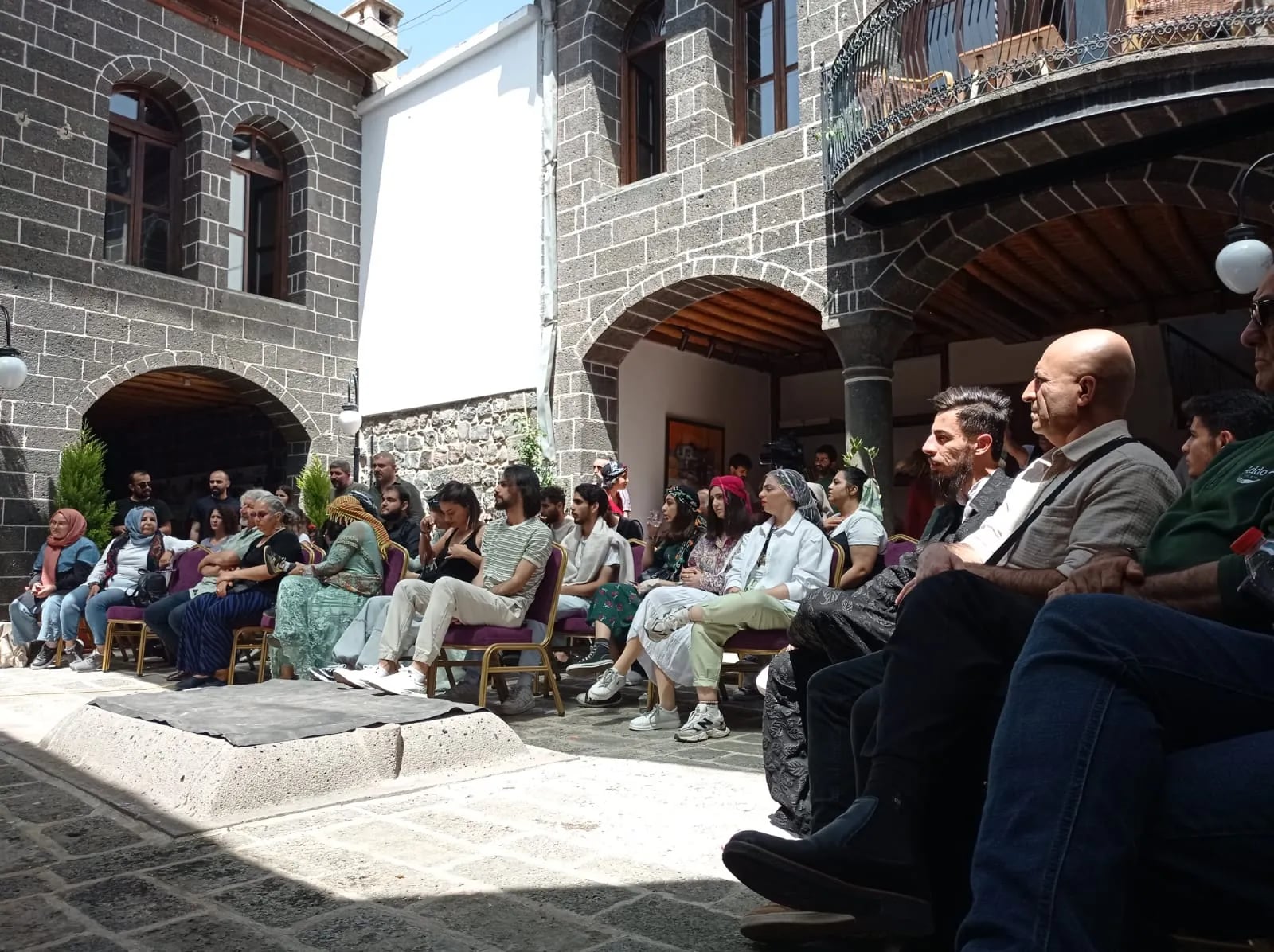 Şanoya kurdî pêş dikeve