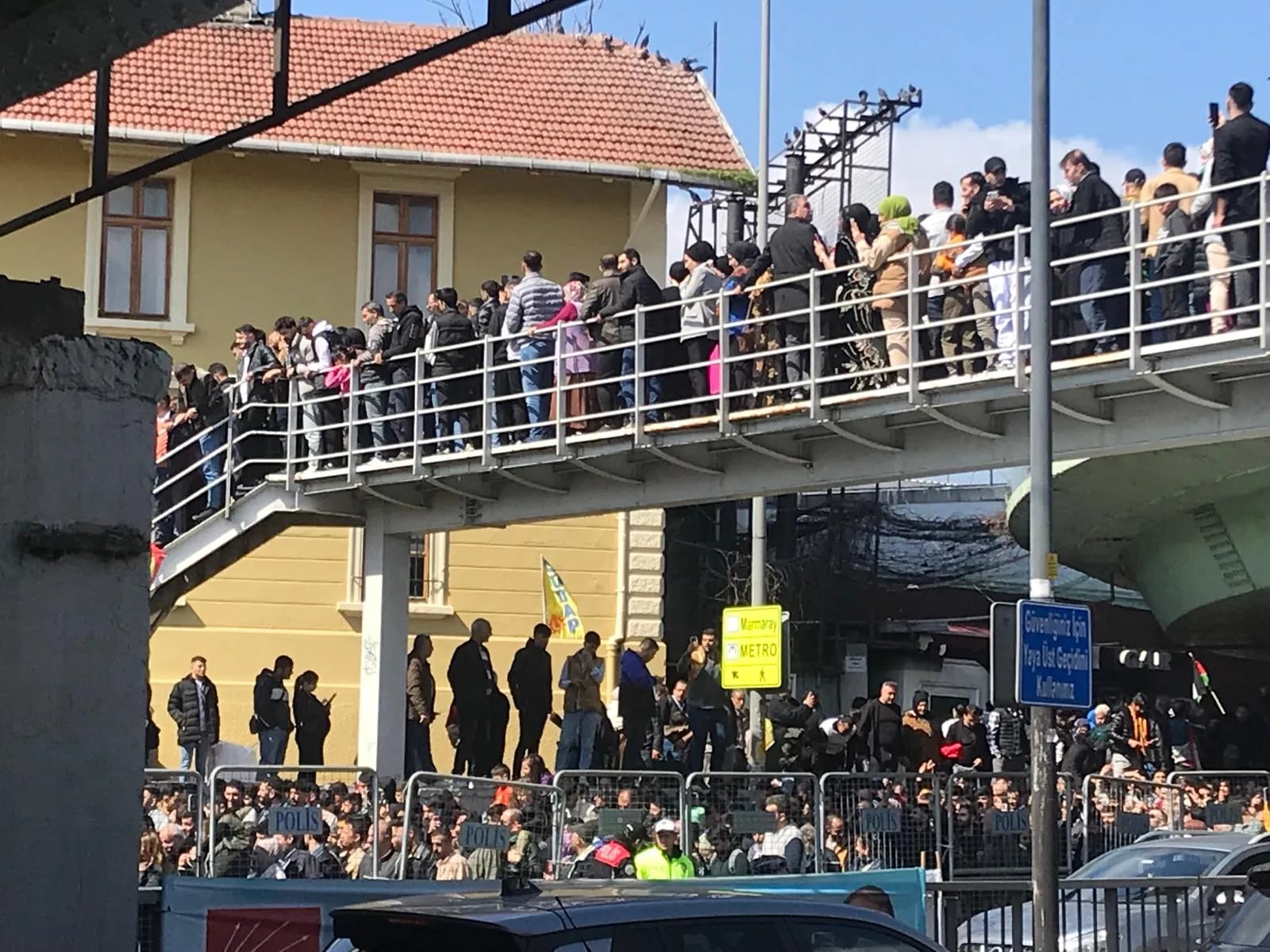 Tevî hemû astengîyan Newroza Stenbolê bû dîrok