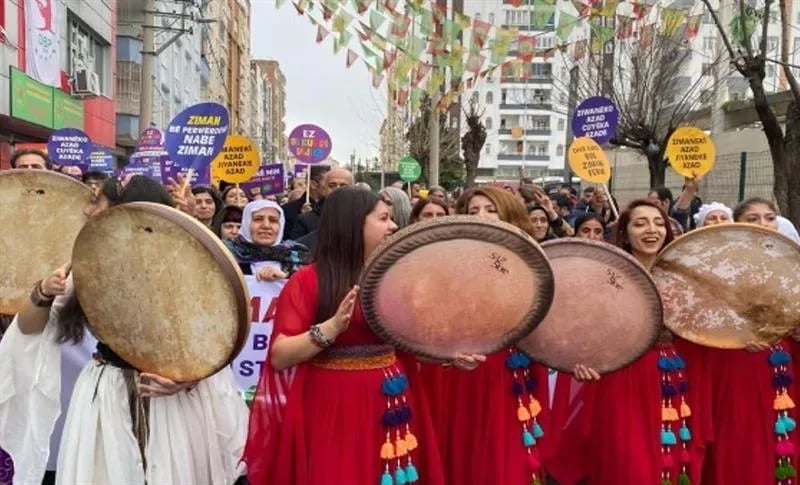 Her dem kurdî
