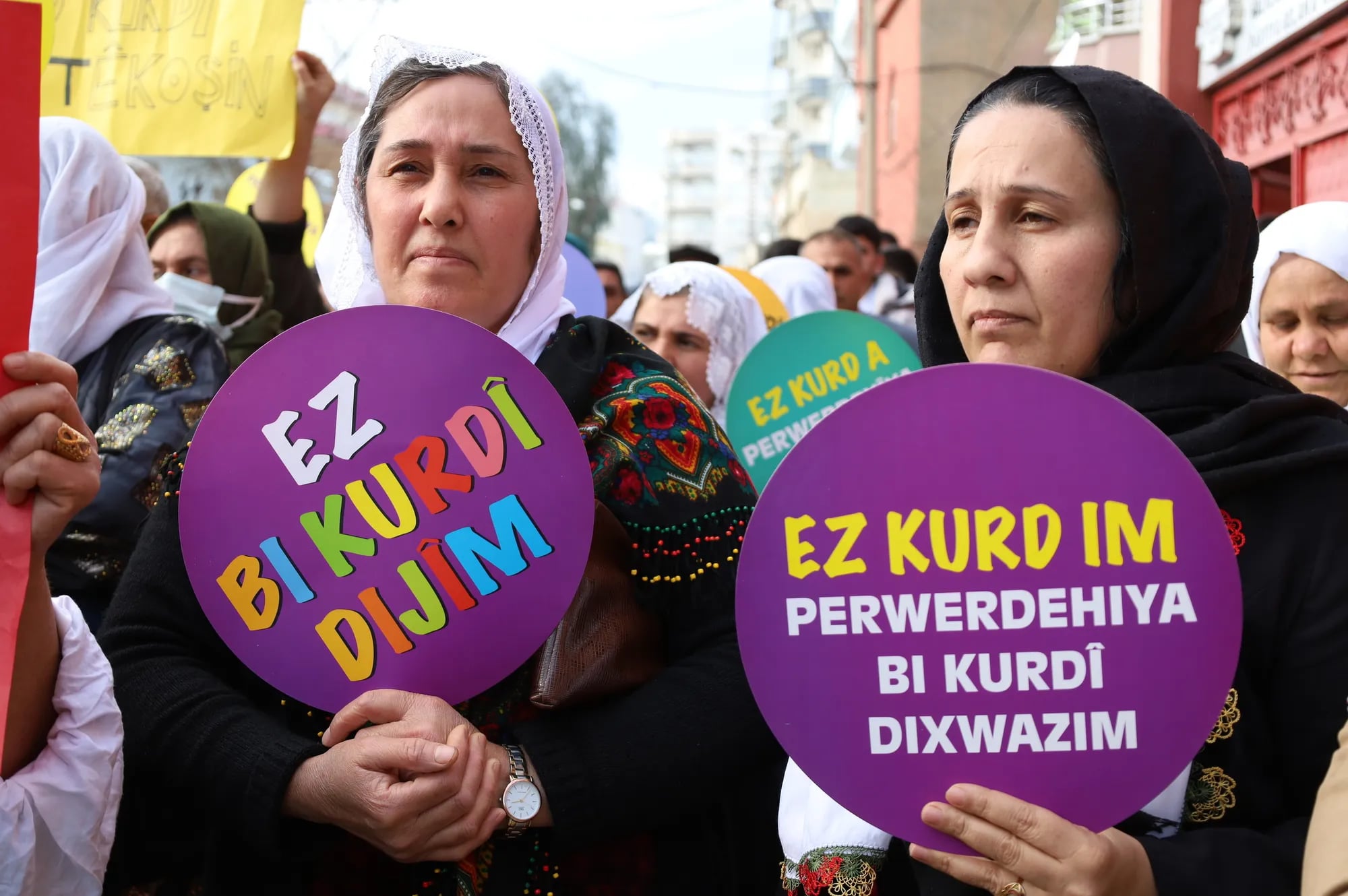 Axiverên zimanê xwe, afirînerên gotinên xwe