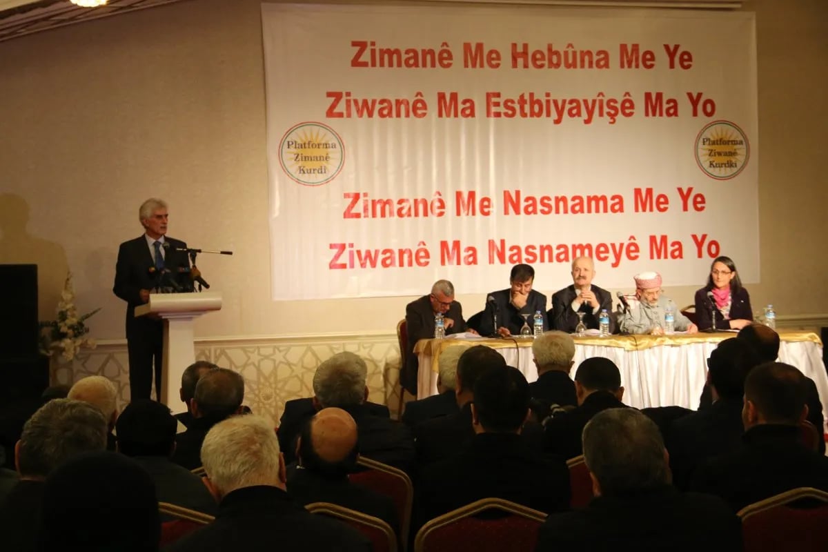Reel-polîtîk û ziman