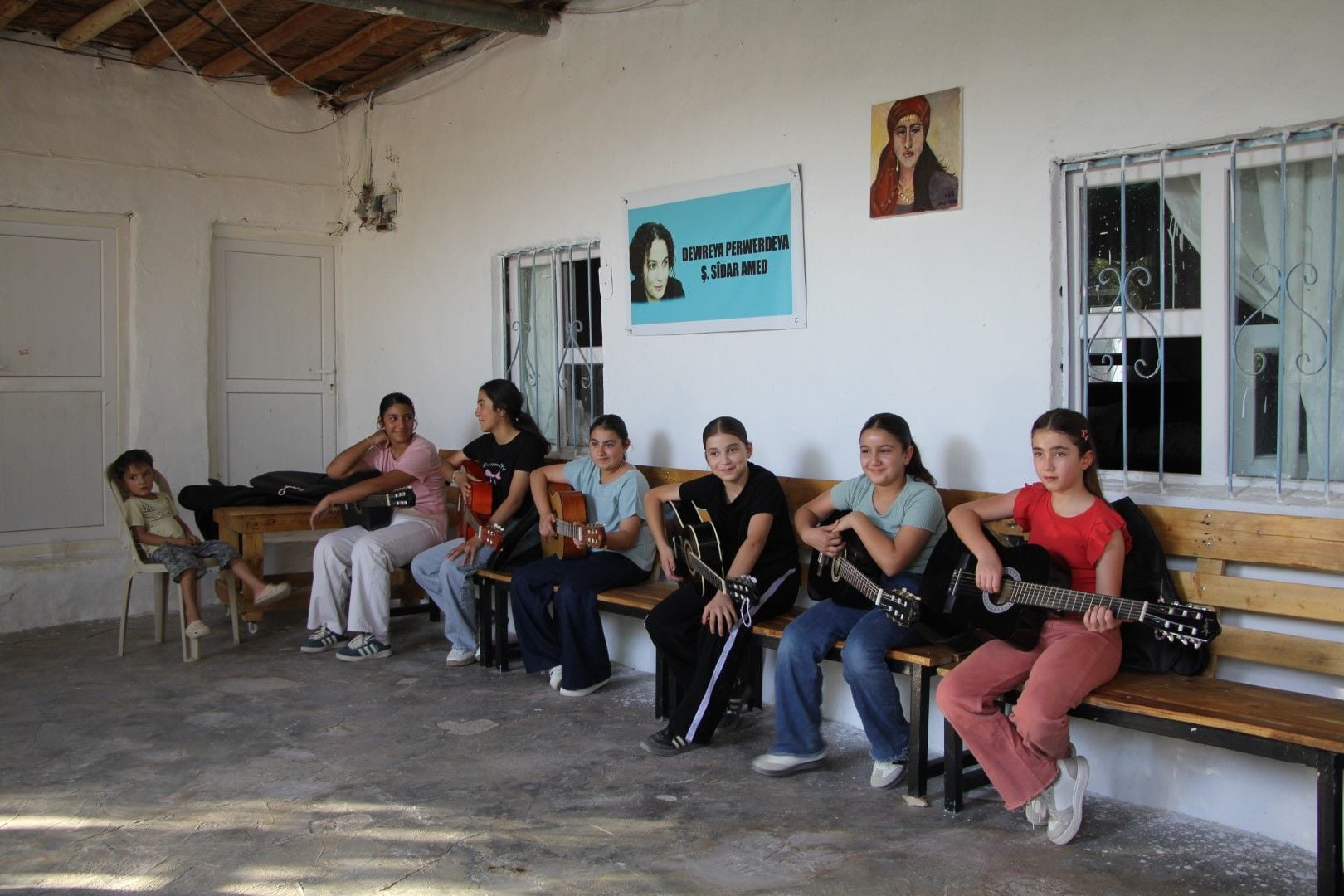 190 xwendekar li Mexmûrê fêrî saz, gitar û erbaneyê dibin