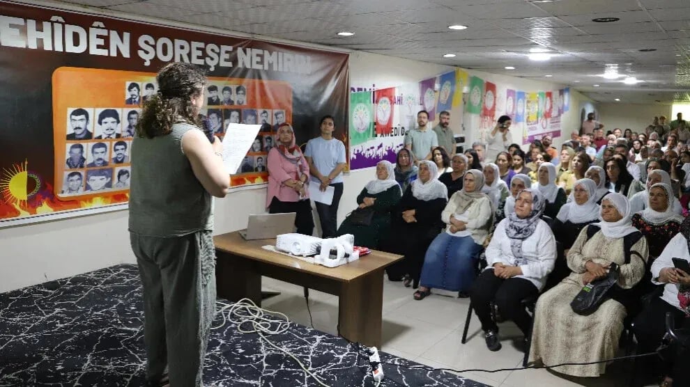 Sazî û rêxistinên kurdan Zeynep Kinaci û Sema Yuce bi bîr anîn