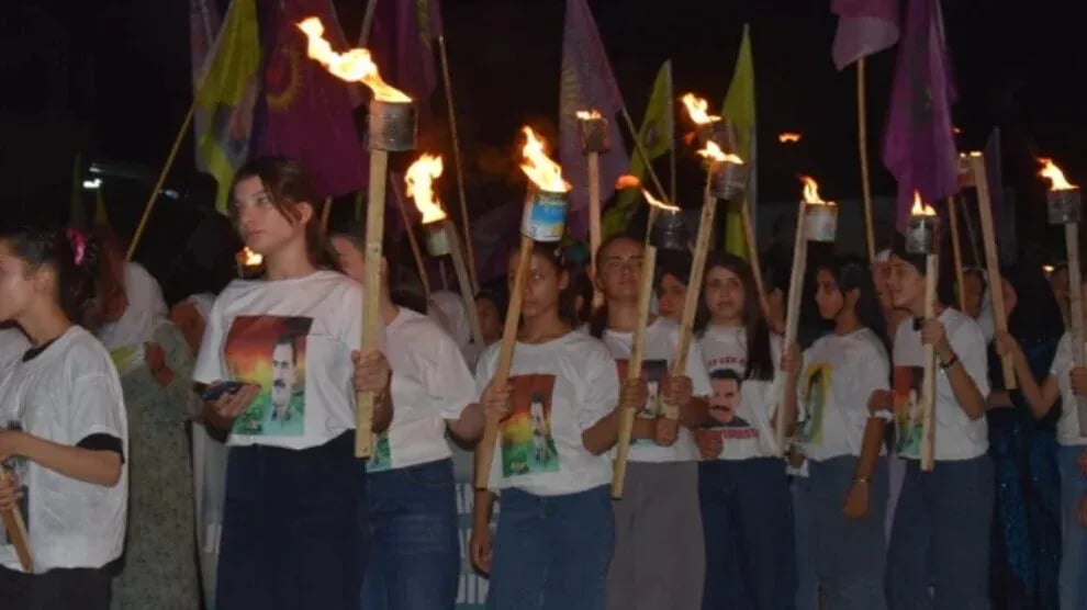 Mexmûrî bi wesîleya 1ê Îlonê bi meşaleyan meşiyan
