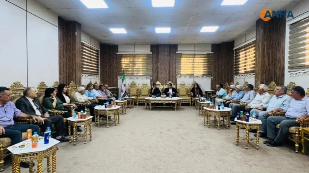 Mazlûm Ebdî bi nûnerên kurdan re civiya